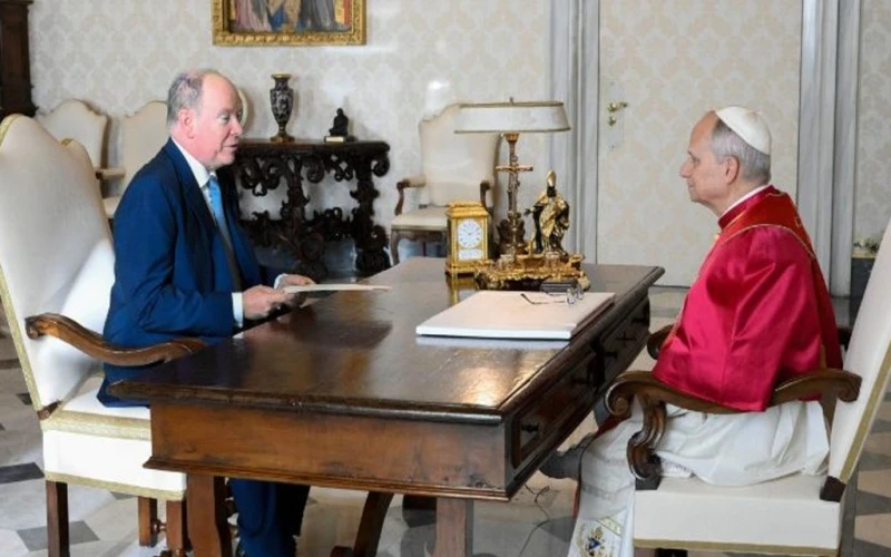 Príncipe Alberto II de Mónaco se reúne con el Papa León XIV en el Vaticano, reafirmando lazos y el rol de la fe católica