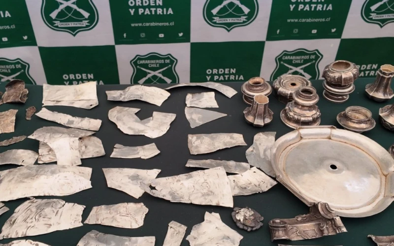 Golpe al Patrimonio: Carabineros Recupera Candelabros Históricos de Catedral de Santiago y Detiene a Presunto Ladrón
