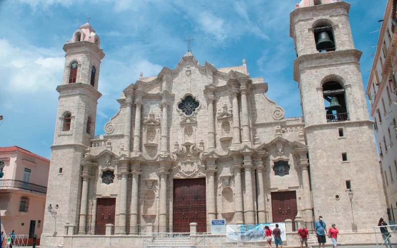 Crisis Energética en Cuba Dificulta la Misión Pastoral y Administrativa de la Iglesia Católica