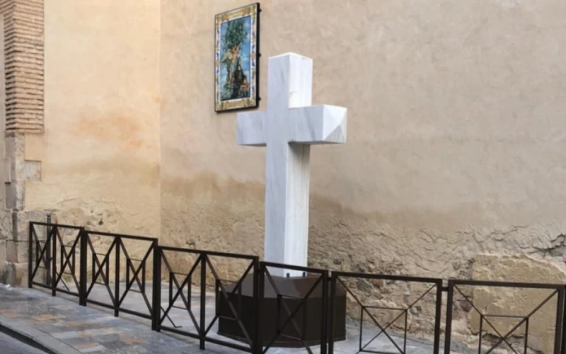 Tras Ocho Años de Lucha: La Cruz de Callosa de Segura Vuelve a Erigirse
