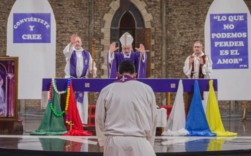 Neuquén Despide al Padre Gabriel Mora en Misión Amazónica: Un Compromiso de la Iglesia Argentina con la Evangelización Regional