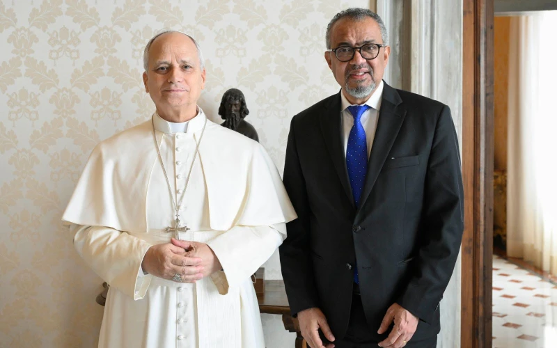 Diálogo tenso en el Vaticano: Papa León XIV y director de la OMS se reúnen en medio de profundas divergencias éticas