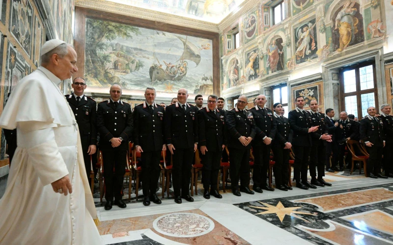 El Papa León XIV Destaca la Transformación del Evangelio en Encuentro con los Carabinieri de Roma
