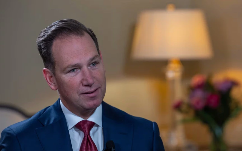 Embajador de EE. UU. ante la Santa Sede Defiende Políticas Migratorias de Trump Frente a Críticas Vaticanas