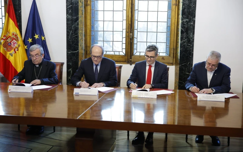 Iglesia, Gobierno y Defensor del Pueblo de España firman protocolo para reparar víctimas de abuso