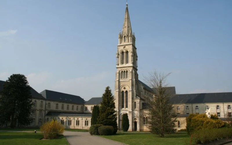 Monjes Trapenses Contemplan Abandonar la Histórica Abadía de La Trappe en Normandía Tras Casi 900 Años