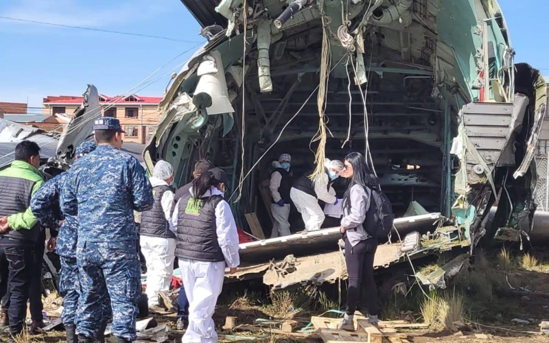 Bolivia de Luto Tras Accidente Aéreo en El Alto: Tragedia Dual por Caída de Avión de Carga y Escándalo de Saqueo