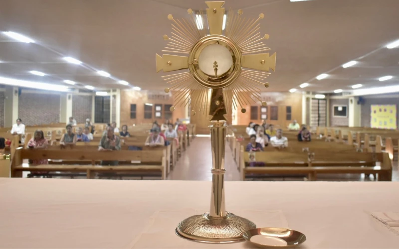 Adoración Nocturna en México: Millones de Fieles Velan en una Batalla Espiritual por la Nación