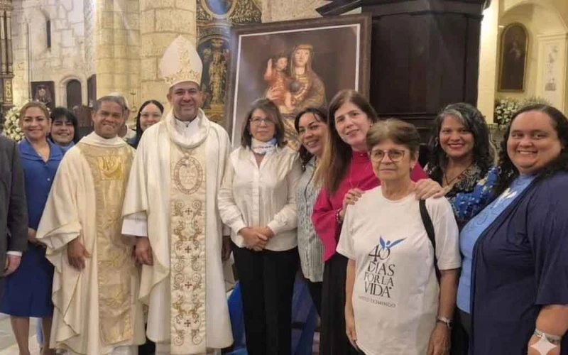 Arzobispo Morel Diplán Lidera Fuerte Llamado a la Defensa de la Vida en Celebración Dual en Santo Domingo