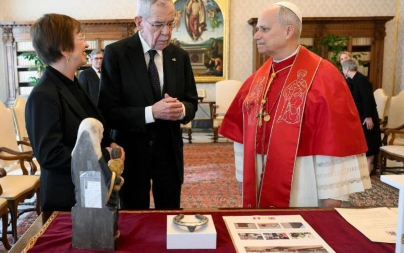 Diplomacia Vaticana: Papa León XIV Recibe a Presidente Austriaco para Diálogo sobre Paz Global y Desafíos Actuales
