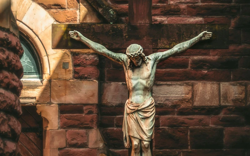 Santa Sede Confirma Culpabilidad de Sacerdote Argentino por Abuso de Menor y Sanciones Perpetuas