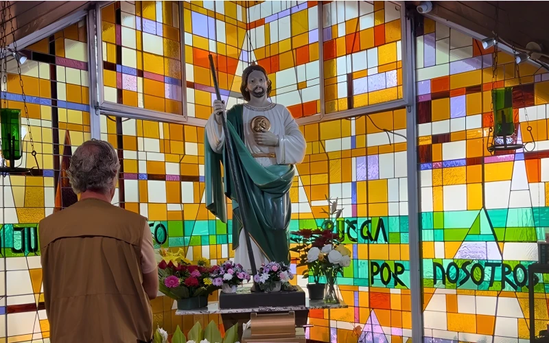 Iglesia Católica: Urgente Llamado a Purificar la Devoción Popular y Desmitificar Milagros Automáticos