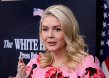 Casa Blanca defiende la oración de sus líderes tras la crítica del Papa León XIV sobre la guerra