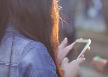 Un teléfono por la vida en Cartagena: la diócesis ofrece apoyo y recursos contra el aborto, eutanasia y suicidio