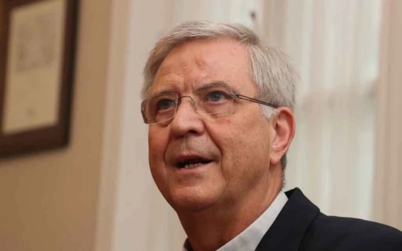 Obispo Belga Anuncia Plan para Ordenar Sacerdotes Casados en 2028, Desafía Norma Vaticana