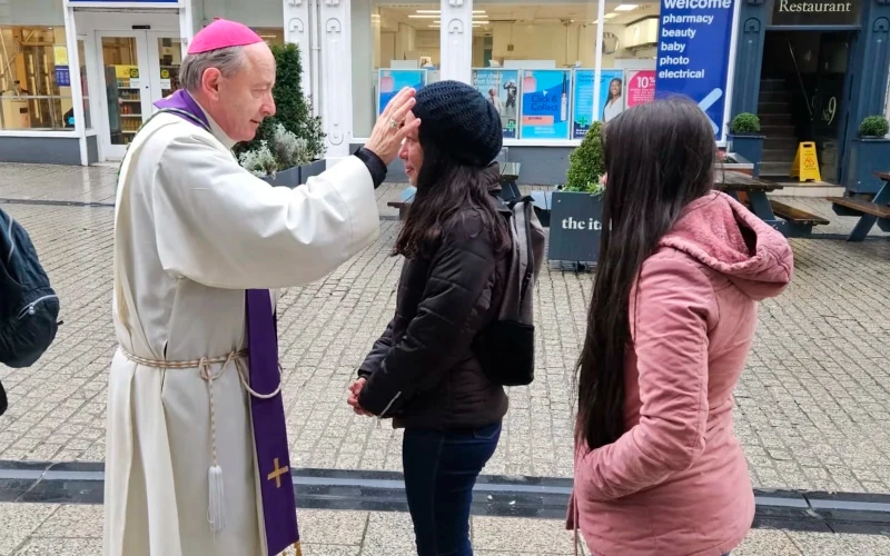 Irlanda: Un Inesperado Repunte de la Fe Juvenil Desafía Percepciones y Traza un Nuevo Rumbo para la Iglesia
