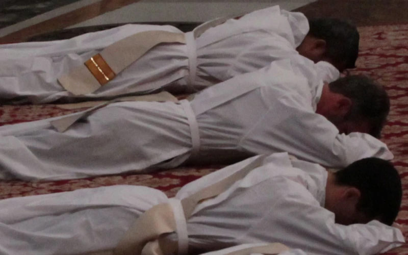 Nicaragua: Régimen de Ortega Prohíbe Ordenaciones Sacerdotales, Agudizando Crisis Religiosa y Exilio Clerical