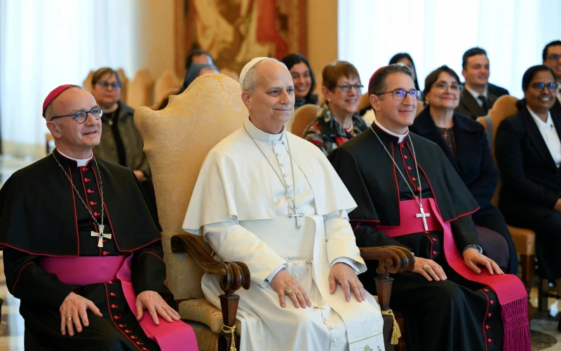 El Papa Francisco Impulsa una Cultura del Cuidado y Escucha Activa a Víctimas de Abusos en la Iglesia