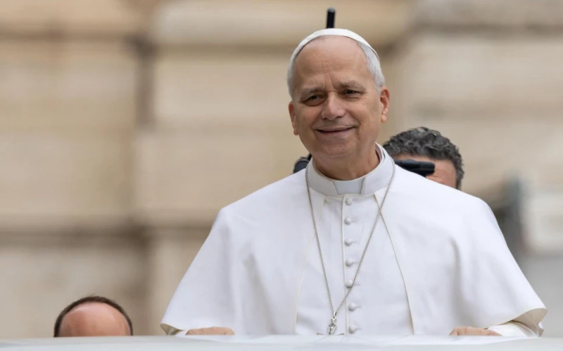 León XIV Profundiza en la Naturaleza Dual de la Iglesia: Una Realidad Humana y Divina