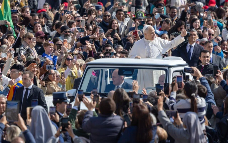 Papa León XIV Profundiza en el Fundamento Apostólico del Sacerdocio y la Jerarquía Eclesiástica