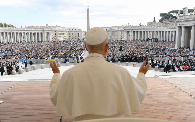 La Iglesia, una Realidad Dual: Reflexiones del Papa León XIV sobre la Lumen Gentium