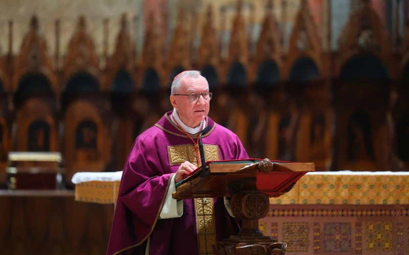 Cardenal Parolin Llama a Freno Urgente de Escalada en Oriente Medio y Defiende la Diplomacia Vaticana