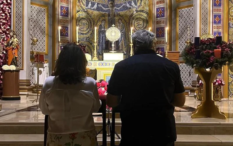 “La Preli”: Adoración Eucarística que Transforma Matrimonios y Familias en Ecuador