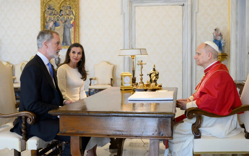 Histórico Encuentro en el Vaticano: Reyes de España Refuerzan Lazos con el Papa León XIV Ante Próximo Viaje Apostólico
