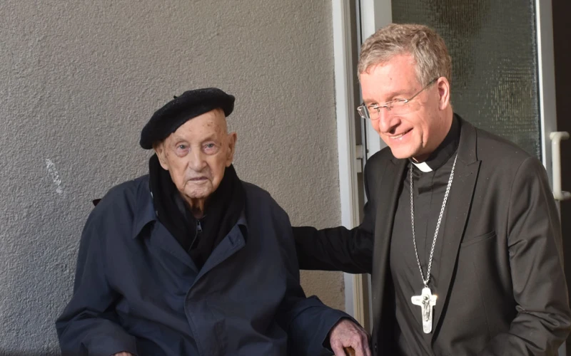 P. Bruno Kant: La Resiliencia de un Sacerdote Centenario, Honrado por el Papa León XIV como el Más Anciano del Mundo