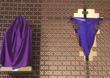 El velo morado en templos mexicanos: un antiguo símbolo cuaresmal para la Pasión de Cristo