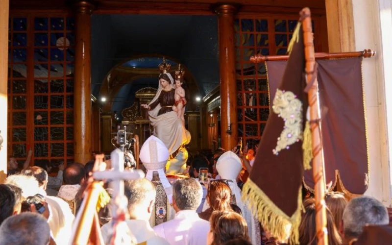 Retorno Histórico: La Restaurada Virgen del Carmen Conmueve a Miles de Fieles en La Tirana