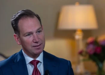 Embajador de EE.UU. impulsa la unidad entre Trump y el Papa León XIV ante la guerra con Irán