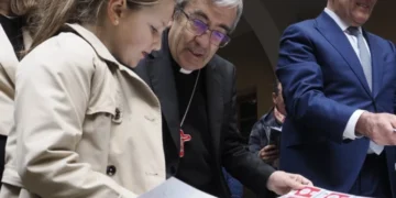 Valladolid estrena ‘Imago Sacra’, una colección de cromos para preservar su Semana Santa histórica