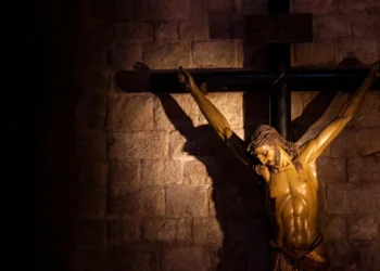 Obispo cubano llama a la fe y esperanza en la “hora de la angustia” por la crisis del país