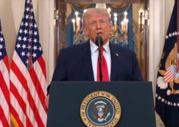 Trump amenaza con una escalada militar contra Irán, mientras el papa León XIV insta a la paz