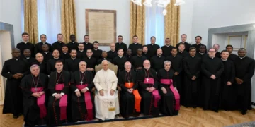 El Papa León XIV define el rol esencial del diplomático vaticano en un mundo en conflicto