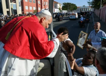 León XIV llega a Angola: reunión presidencial y aclaración sobre polémica con Trump