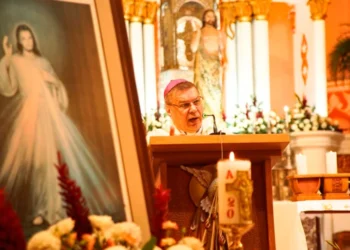 Obispo de Santa Cruz subraya la misericordia divina como refugio y el valor de la confesión