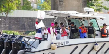 Diócesis de Stella Maris congrega a miles en el río Ozama para celebrar una original Pascua