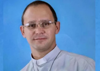 Sacerdote cubano Padre Lolo se recupera satisfactoriamente tras compleja operación de cadera en Cienfuegos