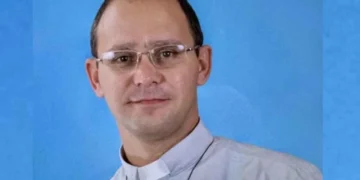 Sacerdote cubano Padre Lolo se recupera satisfactoriamente tras compleja operación de cadera en Cienfuegos