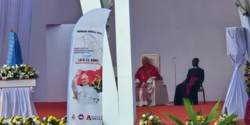 Papa León XIV convoca a miles en Angola a un histórico rezo del Rosario por la paz