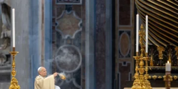 León XIV ordena ocho nuevos sacerdotes y les llama a ser canales de una Iglesia con puertas siempre abiertas