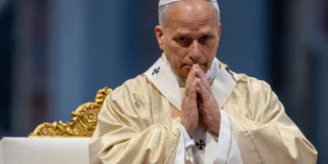 El Papa León XIV ordena a diez sacerdotes y los llama a mantener la Iglesia como una puerta abierta para todos
