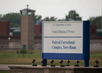 Estados Unidos restablece ejecuciones federales, incluyendo pelotón de fusilamiento, mientras el Papa León XIV condena la pena capital