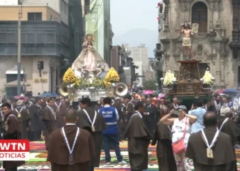 Procesión de Domingo de Resurrección en Lima emociona a miles con el reencuentro de Cristo y la Virgen