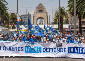 Jóvenes lideran la Marcha por la Vida en Ciudad de México y exigen revertir leyes de aborto
