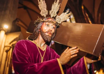 Medio siglo de espera: San Sebastián recupera con multitudinario éxito su procesión de Viernes Santo