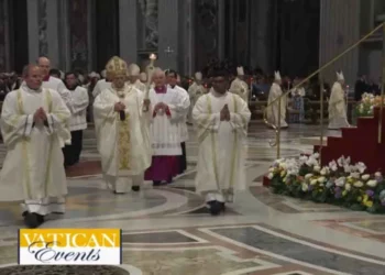 León XIV llama a la esperanza y la unidad mundial en su homilía de Vigilia Pascual