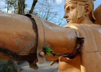 Lourdes lanza un SOS por la restauración urgente de su viacrucis monumental centenario y gravemente deteriorado